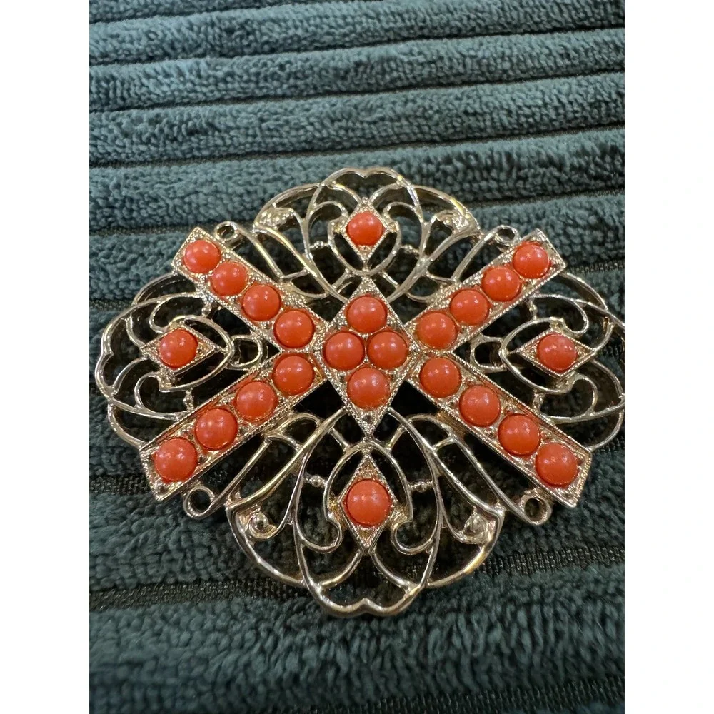 Vintage Sarah Coventry Brooch Coral Cabochons Gold Tone‎ Lattice Pin Jewelry